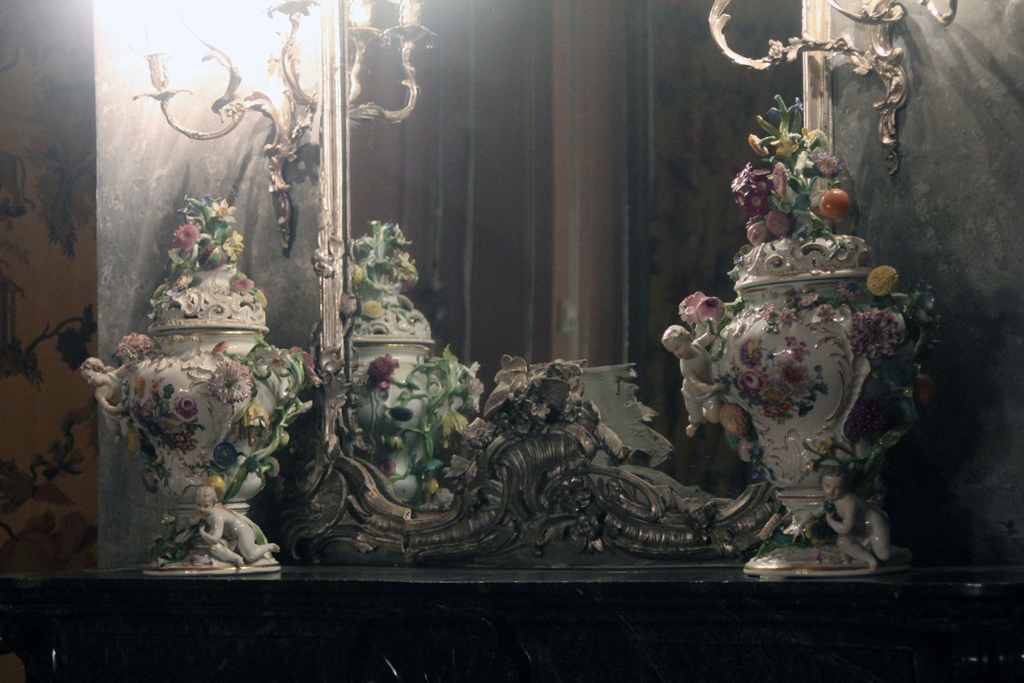 Porcelain, Bedroom of the Prince
